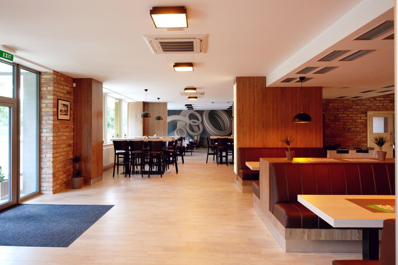 Hotel Fabrika Uherské Hradiště Kültér fotó